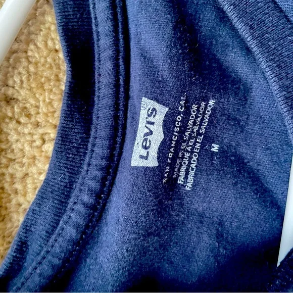 Levi’s tee - Picture 2 of 3
